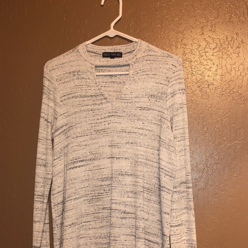 Women’s 💁🏻‍♀️Black/white/grey long sleeve shirt